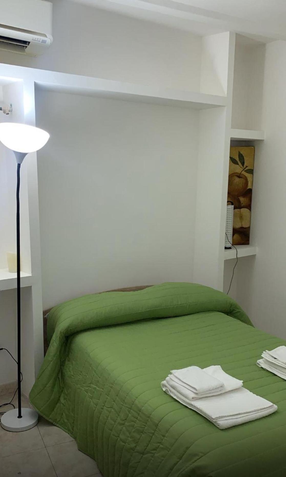 B&B Civitavecchia La Casetta Con Giardino מראה חיצוני תמונה